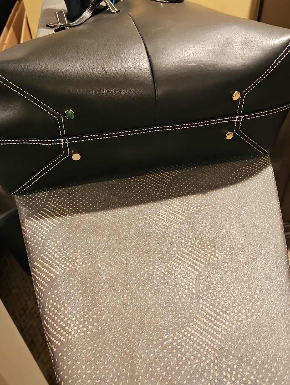 J MCLAUGHLIN Black Leather Tote with Wristlet...LIKE NEW - Picture 8 of 11